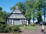 Hofanlage des Mhlenhofes - Auenanlage - Alle Gebude sind umgeben von alten Eichen